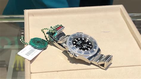 rolex watch second hand price in dubai|rolex submariner cost in dubai.